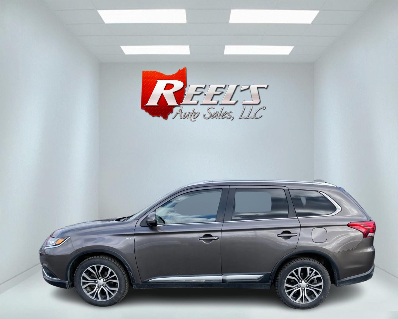 2019 Brown /Tan Mitsubishi Outlander GT Touring S-AWC (JA4JZ4AX7KZ) with an 3.0L SOHC V6 engine, 6-Speed Automatic transmission, located at 547 E. Main St., Orwell, OH, 44076, (440) 437-5893, 41.535435, -80.847855 - Photo#8